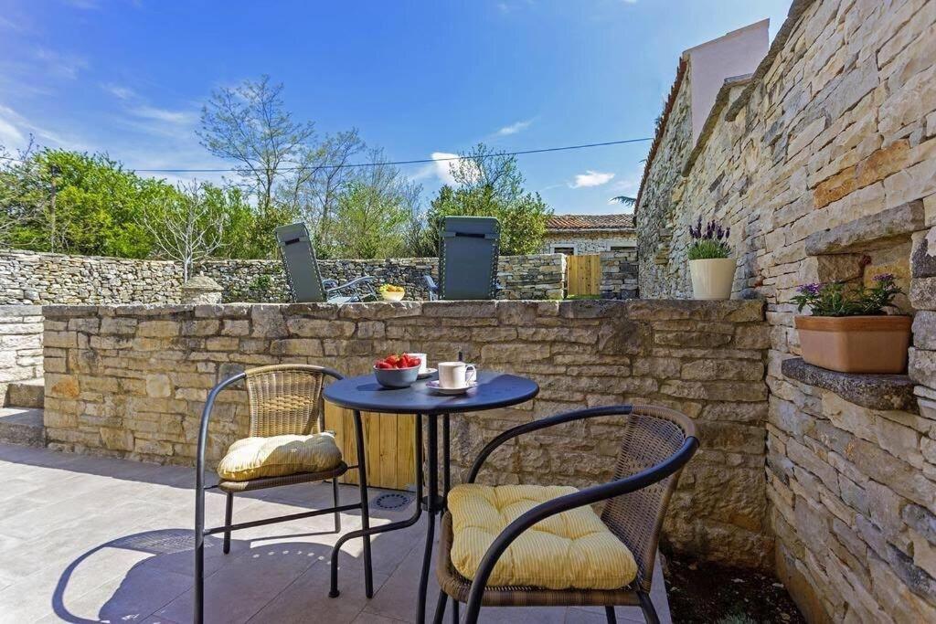 Вилла House Kristina **** Burici Экстерьер фото