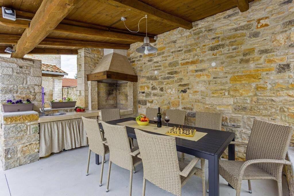 Вилла House Kristina **** Burici Экстерьер фото